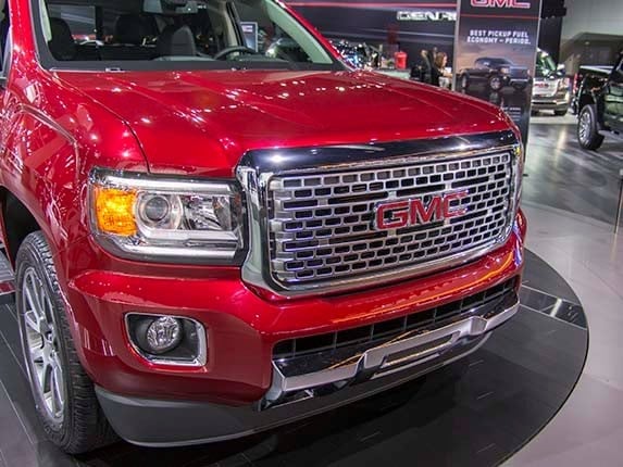 2016-gmc-canyon-denali-02-600-001