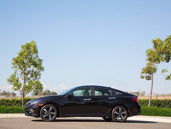 2016-honda-civic-small-car-best-buy-05-600-001