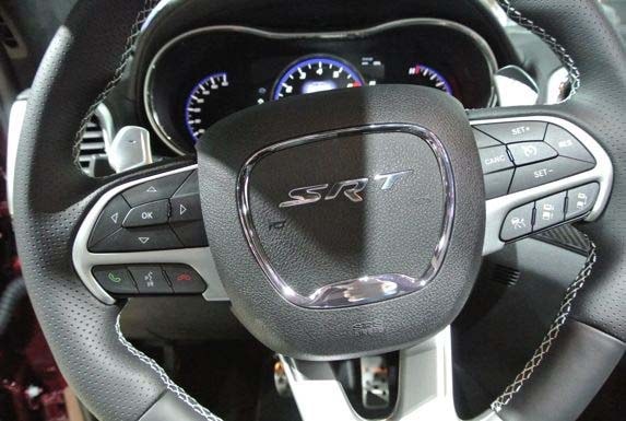 2016-jeep-gc-srt-night-live-13-600-001