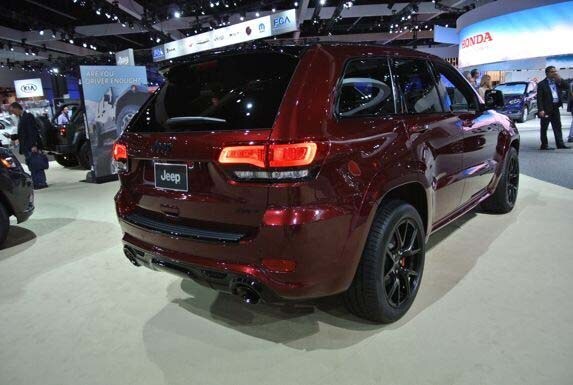 2016-jeep-gc-srt-night-live-16-600-001