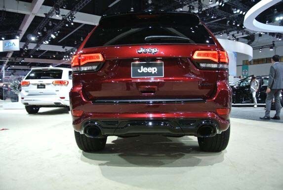 2016-jeep-gc-srt-night-live-17-600-001