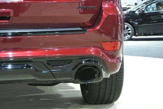 2016-jeep-gc-srt-night-live-18-600-001