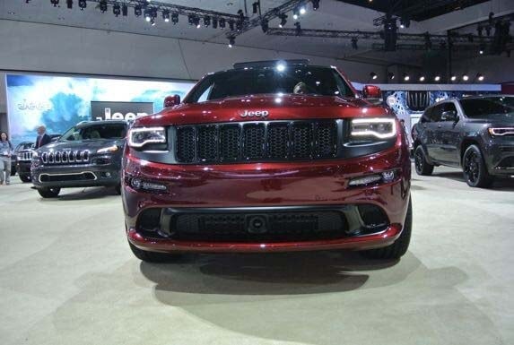 2016-jeep-gc-srt-night-live-3-600-001