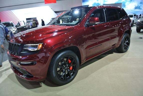 2016-jeep-gc-srt-night-live-4-600-001