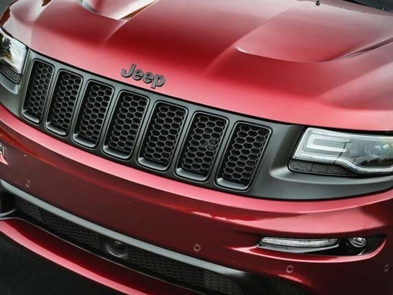 2016-jeep-grand-cherokee-srt-night-grille-headlamp-detail1-600-001