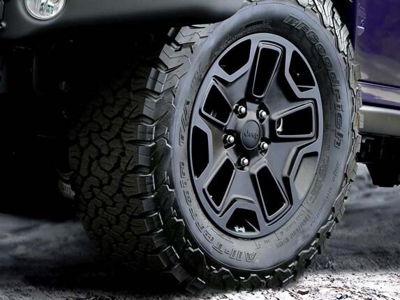 2016-jeep-wrangler-backcountry-wheel-tire-detail1-600-001