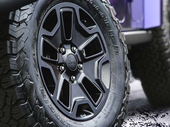 2016-jeep-wrangler-backcountry-wheel-tire-detail2-600-001