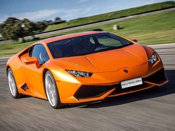 2016-lamborghini-huracan-lp640-4-front-action1-lead-600-001