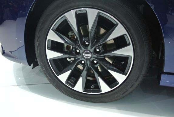 2016-nissan-sentra-live-20-600-001
