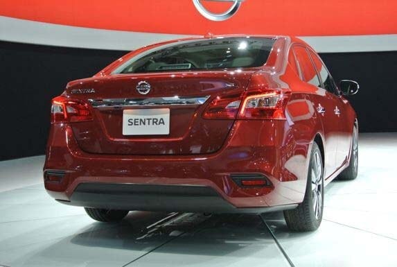2016-nissan-sentra-live-26-600-001