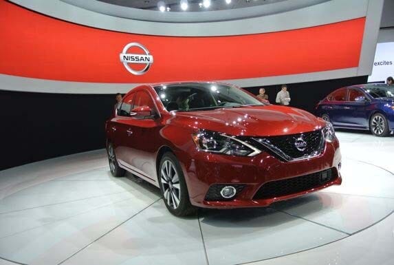 2016-nissan-sentra-live-28-600-001