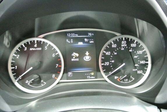 2016-nissan-sentra-live-32-600-001