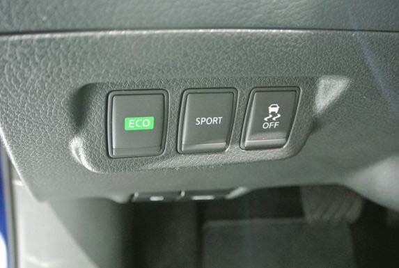 2016-nissan-sentra-live-33-600-001