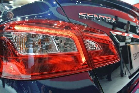 2016-nissan-sentra-live-36-600-001