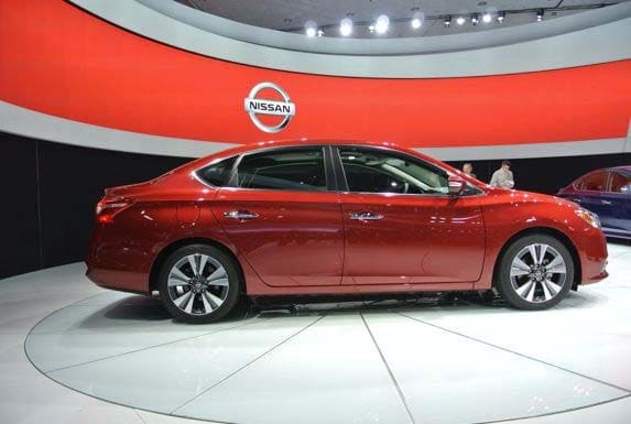 2016-nissan-sentra-live-43-600-001