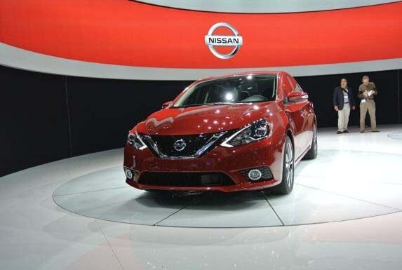 2016-nissan-sentra-live-7-600-001
