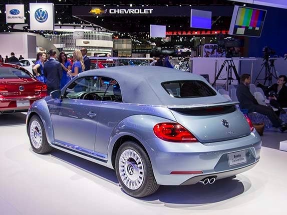 2016-volkswagen-beetle-denim-02-600-001