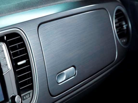 2016-volkswagen-beetle-denim-interior-gloveox-finish-detail1-600-001