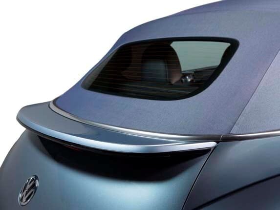 2016-volkswagen-beetle-denim-top-and-spoiler-detail1-600-001