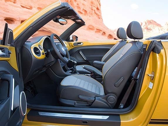 2016-volkswagen-beetle-dune-04-600-001