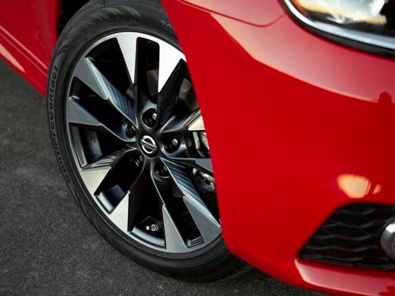 2016_nissan_sentra_14-600-001