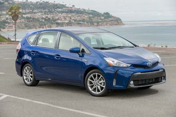 2016_toyota_prius_v-600-001