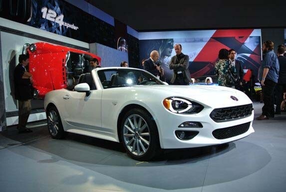2017-fiat-124-spider-live-600-001