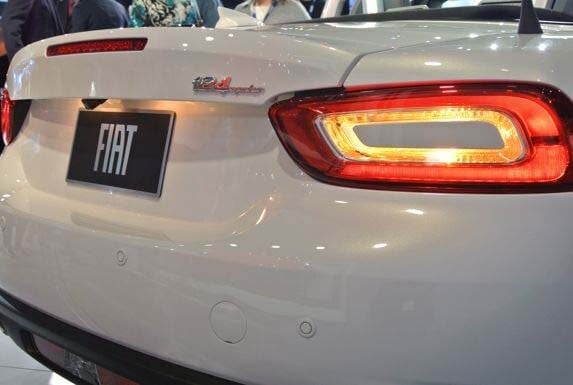 2017-fiat-124-spider-live13-600-001