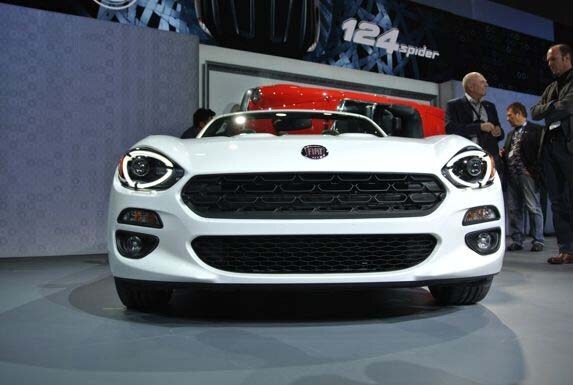 2017-fiat-124-spider-live8-600-001