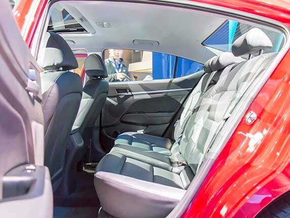 2017-hyundai-elantra-01-600-001