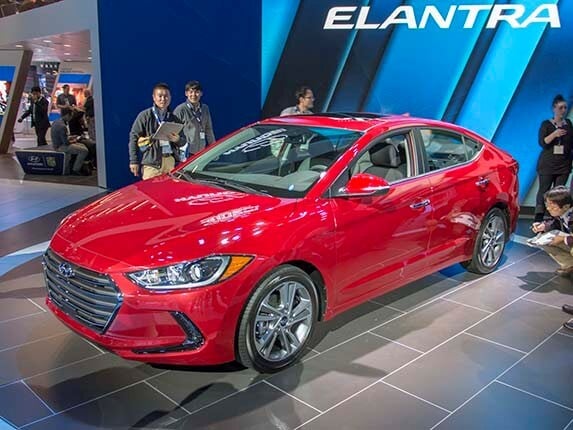 2017-hyundai-elantra-06-600-001