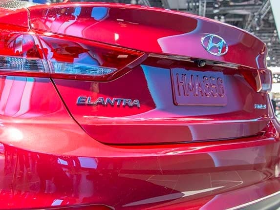 2017-hyundai-elantra-07-600-001