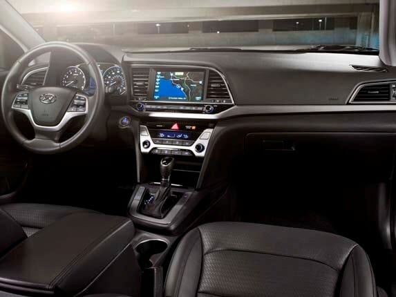 2017-hyundai-elantra-sedan-interior-dash-detail1-600-001