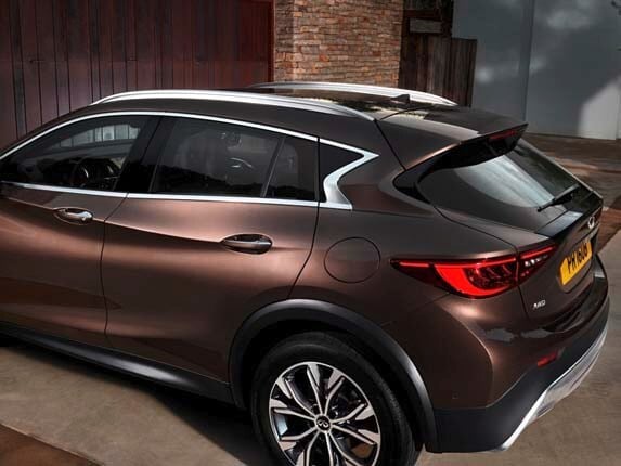 2017-infiniti-qx30-awd-roofline-detail1-600-001