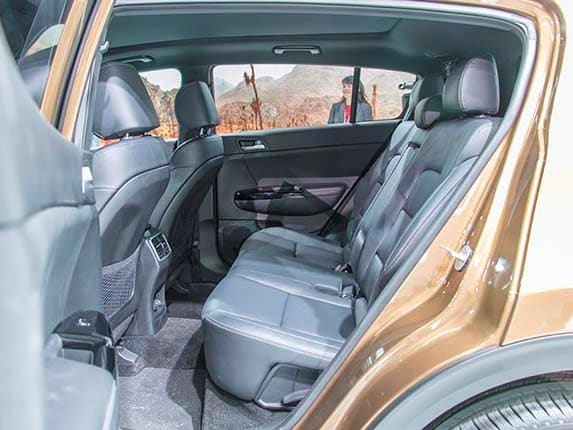 2017-kia-sportage-13-600-001