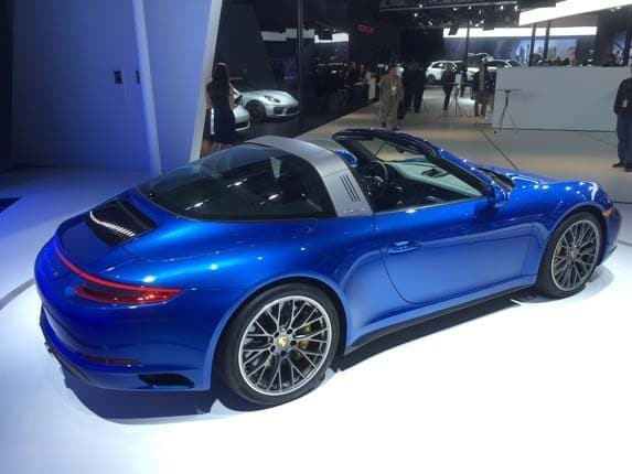 2017-porsche-911-targa-4s-rear-profile-600-001