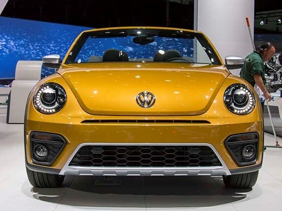 2017-volkswagen-beetle-dune-show-03-600-001