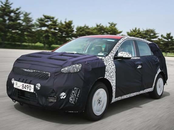 kia-niro-production-model-front-action-diaguised1-600-001