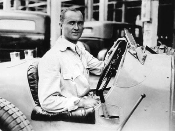 louis-chiron-bugatti-driver-2-600-001