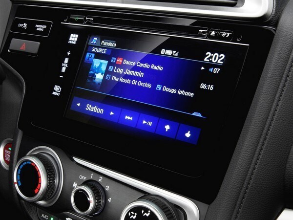 2015-honda-fit-infotainment-crpd-04-600-001
