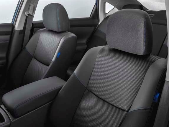 2016-nissan-altima-front-seat-detail-sr-600-001