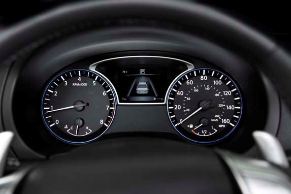 2016-nissan-altima-interior-gauge-cluster-detail1-600-001