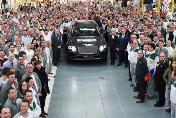 2017-bentley-bentayga-production-begins1-600-001