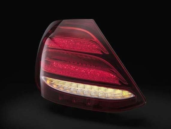 2017-mercedes-benz-e-class-taillamp-detail-10-600-001