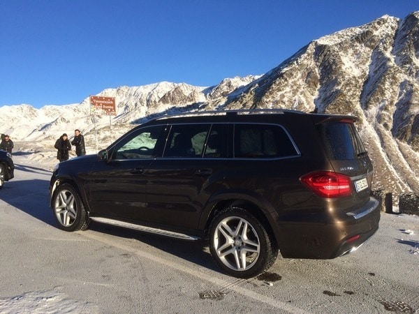 mercedes-benz-gls-cropped-11-600-001