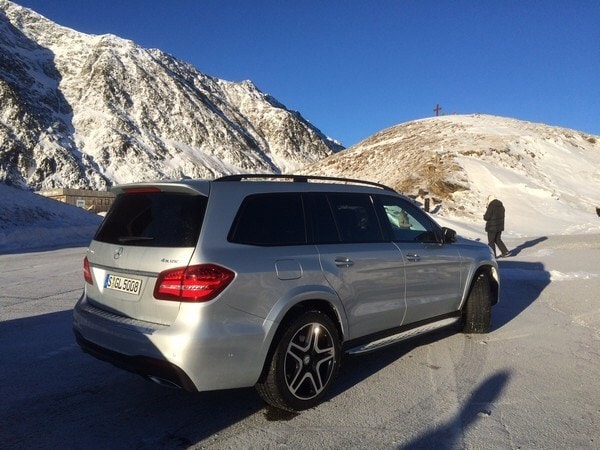 mercedes-benz-gls-cropped-9-600-001