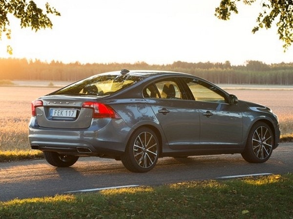 02-2016-volvo-s60-1