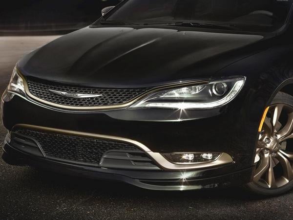 03-2016-chrysler-200s-alloy-edition-1