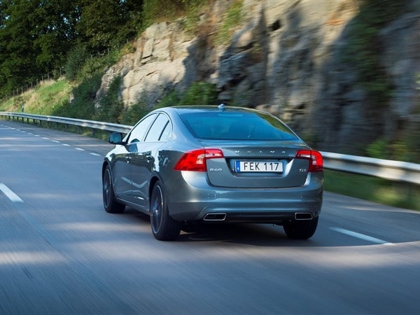 03-2016-volvo-s60-1