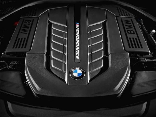 13-2017-bmw-m760i-xdrive-1